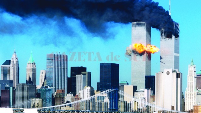 Turnurile Gemene din World Trade Center s-au prăbuşit după ce au fost lovite de două avioane pe 11 septembrie 2001, cea mai neagră zi din istoria Statelor Unite ale Americii