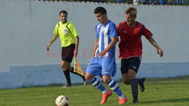 Marius Briceag (la minge) a fost jucător de bază doar la echipa a doua a lui CSU (foto: Alexandru Vîrtosu)