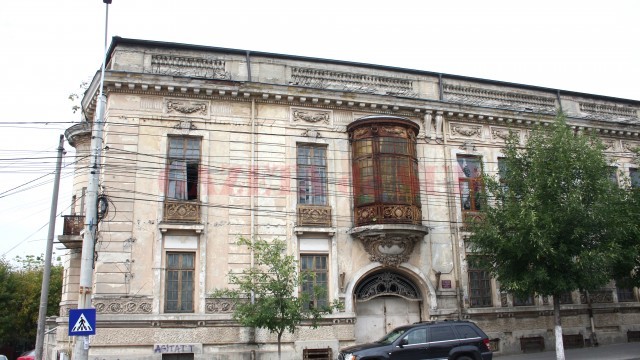 Proprietarii clădirilor monument istoric din Craiova scapă, cel puțin în 2016,  de impozitul pe paragină (Foto: Traian Mitrache)
