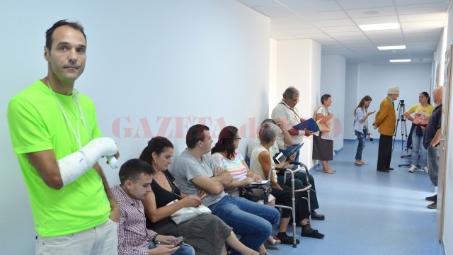Mii de pacienți au avut de suferit după ce vineri sistemul cardului de sănătate a „crăpat“ din nou (Foto: Lucian Anghel)