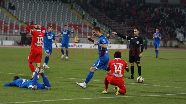 Gorjenii (în albastru) au șansa să se revanșeze în fața dinamoviștilor în Cupa României (foto: panduriics.ro)