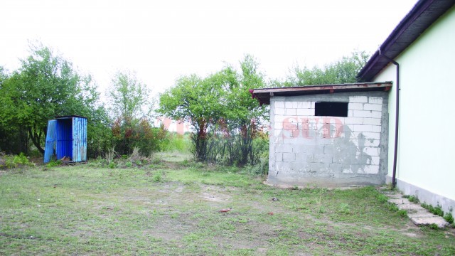 Construcția grupurilor sanitare la Școala Piorești, din comuna Goiești, a început de mai bine de trei ani, dar nu s-a mai finalizat (Foto: Traian Mitrache)