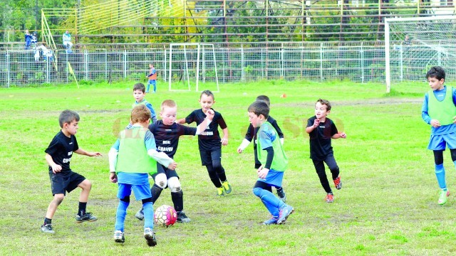 Copiii craiovenilor au răspuns bine la chemarea FRF-ului către fotbal (Foto: Alexandru Vîrtosu)