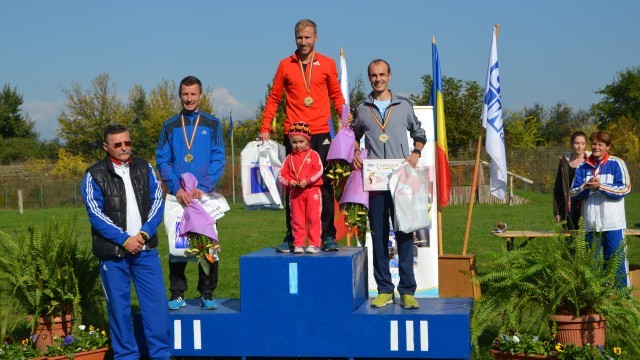 Craiovenii Marius Ionescu (centru), Andrei Ştefana (stânga) şi Marius Buşcă au luat medaliile în cursa seniorilor (foto: Daniela Mitroi-Ochea)