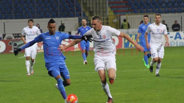 Nuno Rocha (la minge) a marcat la Botoşani (foto: csuc.ro)