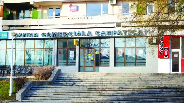 Potrivit anchetatorilor, reprezentanții Băncii Comerciale Carpatica au omis să anunțe frauda comisă de o angajată (Foto: arhiva GdS)