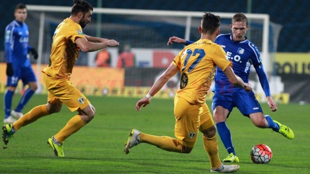 Gorjenii (în albastru) au trecut cu bine și peste meciul cu „lupii galbeni” (foto: digisport.ro)