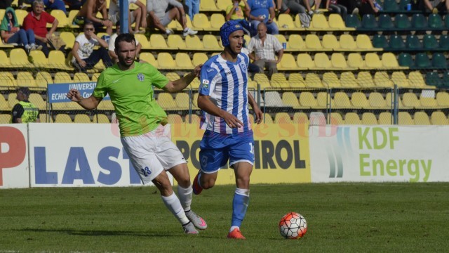 Andrei Ivan (la minge) și-a câștigat locul printre tricolorii mari grație evoluțiilor bune de la CS Universitatea Craiova (foto: Alexandru Vîrtosu)