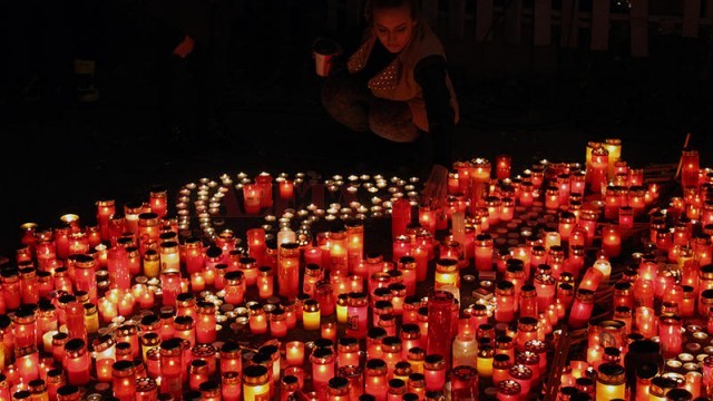 Numărul persoanelor decedate în urma incendiului de la Colectiv continuă să crească. (Foto: hotnews.ro) 