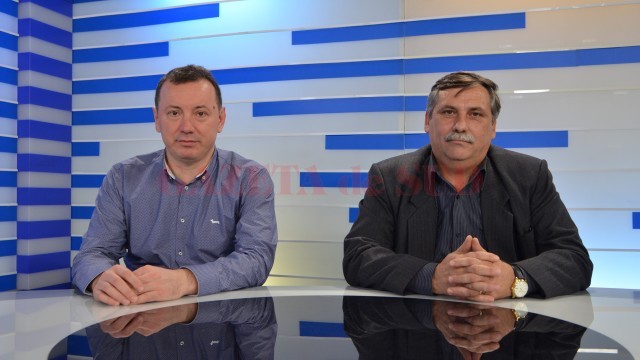 Eleodor Cârstoiu (stânga), medic chirurg pediatru și vicepreședintele federației Hipocrat, și Ion Cotojman, președintele Hipocrat, au vorbit, în cadrul emisiunii „Ora de Sănătate“, de la Alege TV, despre problemele din sănătate (Foto: Bogdan Grosu)