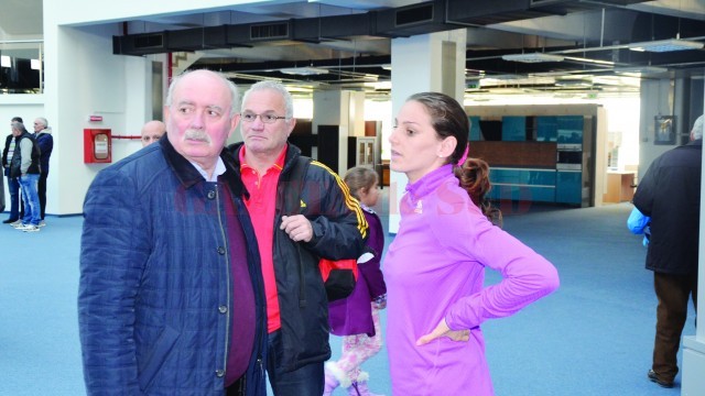Ancuţa Bobocel, alături de antrenorii Adrian Tudor (primul din stânga) şi Marin Istrate (Foto: Alexandru Vîrtosu)