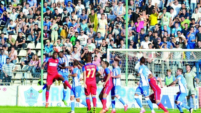 Alb-albaştrii au vândut toate biletele doar la meciul cu Steaua (Foto: Alexandru Vîrtosu)