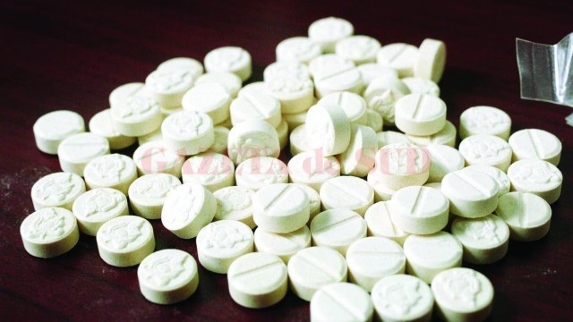 Procurorii DIICOT spun că au ridicat în urma perchezițiilor făcute în Craiova aproximativ 200 de pastile de ecstasy