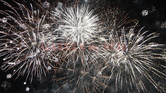 Artificiile de Revelion, pe faleza Jiului din Parcul Central