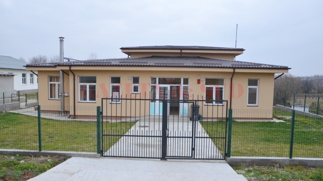 Comuna Vulpeni rămâne doar cu școala din centrul localităţii din anul școlar următor (FOTO: Claudiu Tudor)