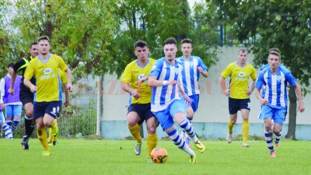 Andrei Burlacu (la minge) a avut evoluţii bunicele la echipa a doua, iar acum îşi doreşte să confirme aşteptările oficialilor CSU (Foto: Alexandru Vîrtosu)