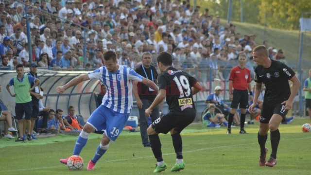 Andrei Dumitraș (la minge) își dorește o revenire spectaculoasă pentru CS Universitatea (foto: Alexandru Vîrtosu) 