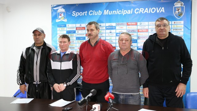Marcel Sârba (stânga), Ion Dragomir, Marius Barcan, Traian Pană și Ion Joița au vorbit despre planurile noii secții de box de la SCM Craiova (foto: Lucian Anghel) 