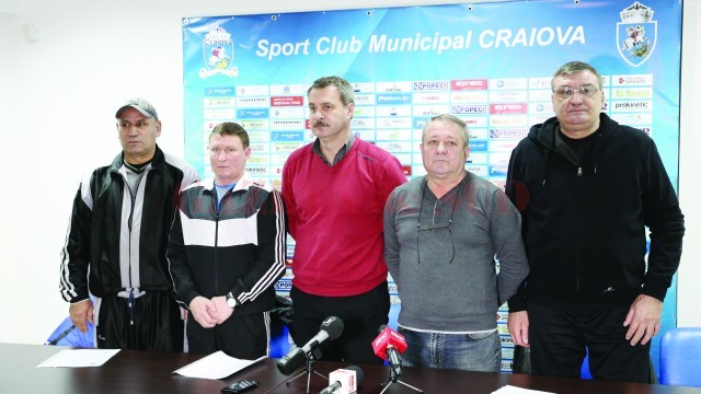 Marcel Sârba (stânga), Ion Dragomir, Marius Barcan, Traian Pană și Ion Joița au vorbit despre planurile noii secții de box de la SCM Craiova (Foto: Lucian Anghel)
