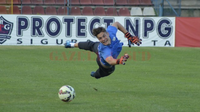Laurențiu Popescu trage tare la antrenamente ca să debuteze cât mai repede în Liga I (foto: Alexandru Vîrtosu)