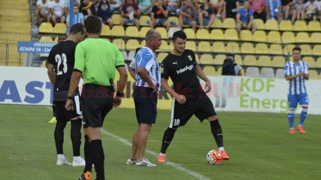 Constantin Budescu (la minge) a dat Liga I pe eșalonul secund din China (foto: Alexandru Vîrtosu)