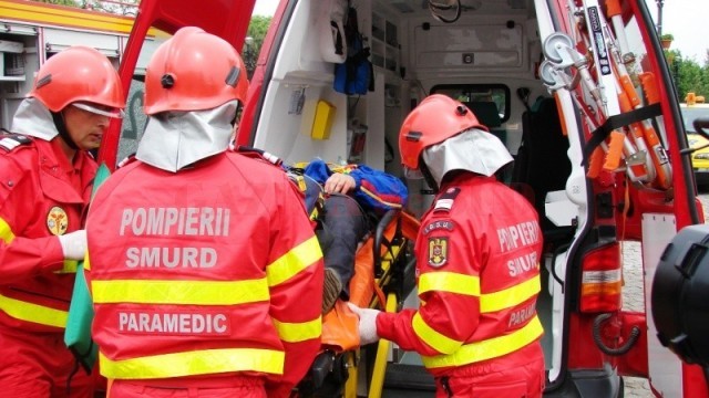 Un autocar cu 32 de muncitori s-a răsturnat lîngă Râmnicu Sărat