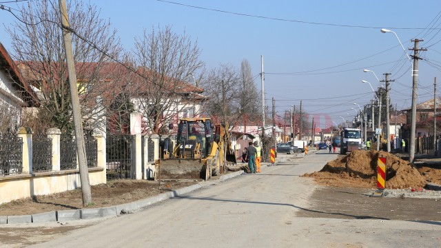 Continuă lucrările de modernizare şi reabilitare pe strada Bucovăț (Foto: Lucian Anghel)