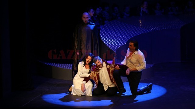 „Simon Boccanegra“, un spectacol cu o scenografie puțin atipică pentru o operă (Foto: Opera Română Craiova)
