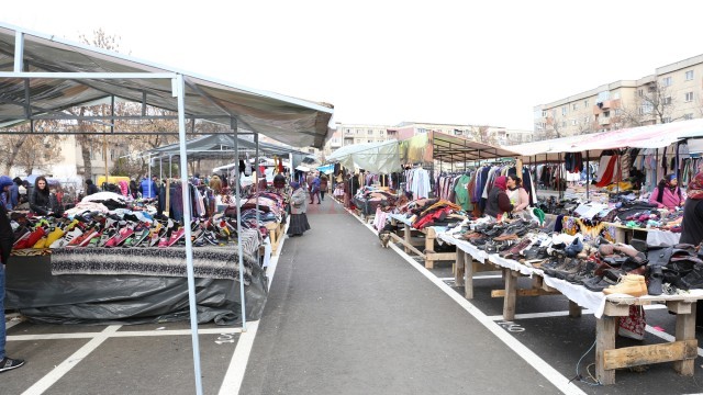 Comercianții de haine second-hand au taxe de șase ori mai mici  decât comercianții de pătrunjel (Foto: GdS)