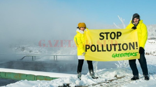 Greenpeace a protestat împotriva punerii în funcţiune a grupului energetic 7 de la Turceni