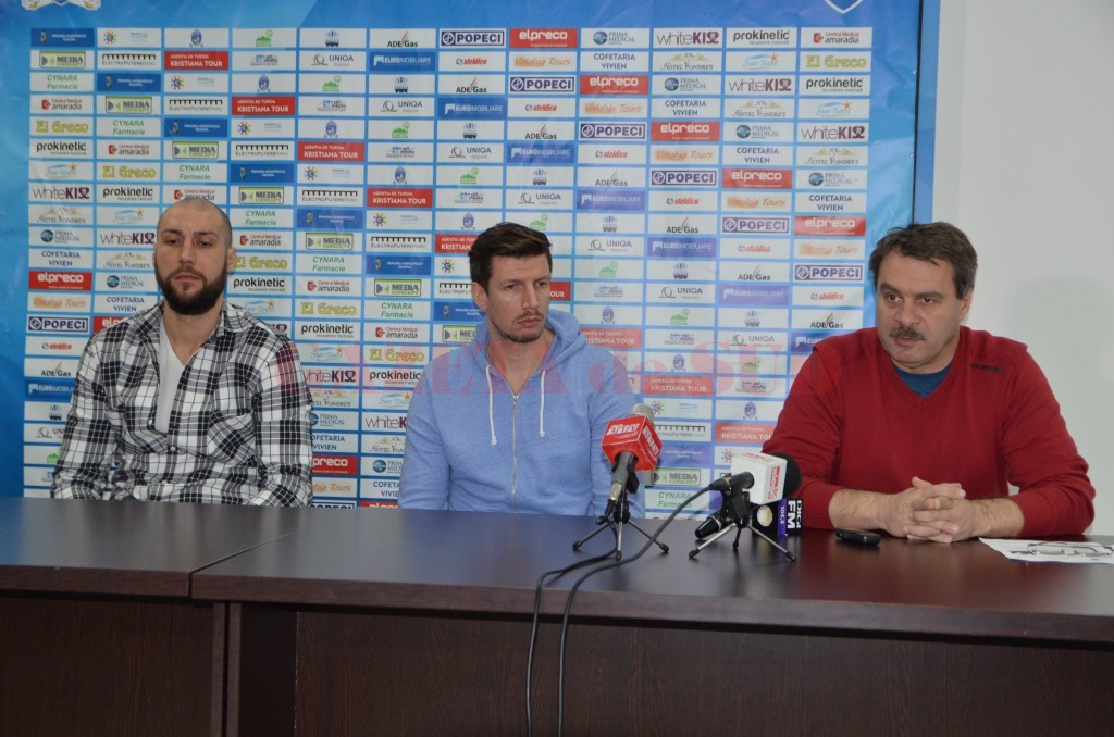 La conferința de presă au participat Cătălin Burlacu, Vladimir Vuksanovic și directorul clubului, Marius Barcan (foto: Claudiu Tudor)