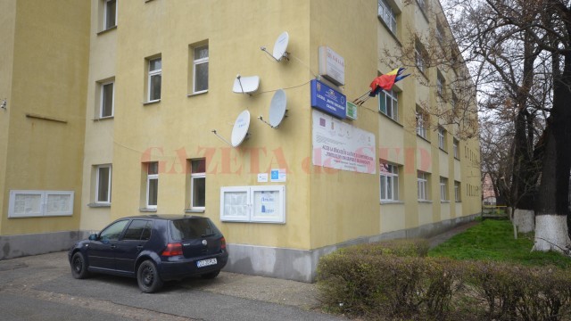 Adolescenta care a încercat să se sinucidă locuia în căminul Liceului „Matei Basarab“ (Foto: Bogdan Grosu)