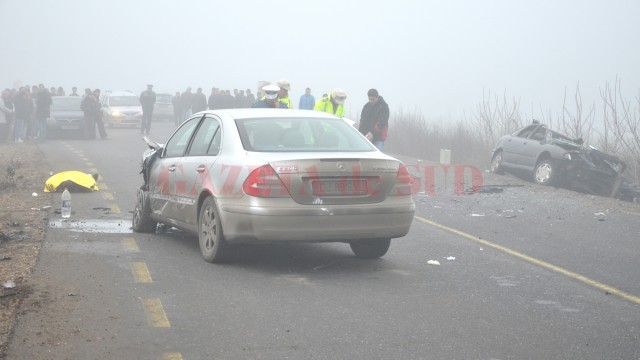 În urma impactului dintre cele două autoturisme, şoferul Renaultului a murit pe loc (Foto: Arhiva GdS)