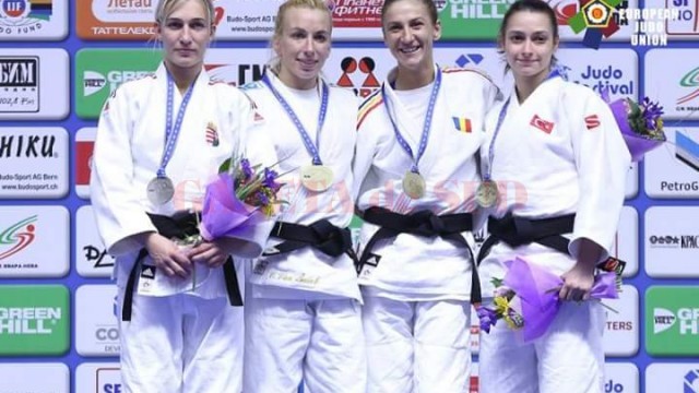Craioveanca Monica Ungureanu (a doua din dreapta) a urcat pe podium la Europene