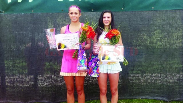 Oana Gavrilă (stânga) a învins-o în finala turneului de la Mediaş pe Mihaela Mărculescu