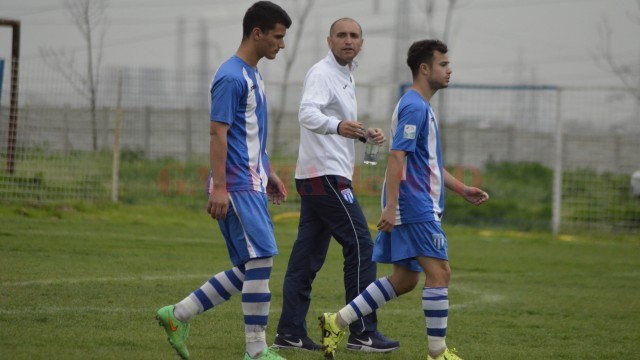 Antrenorul Bogdan Vrăjitoarea are aşteptări mari de la elevii săi în meciul cu Becicherecul Mic (foto: Alexandru Vîrtosu)