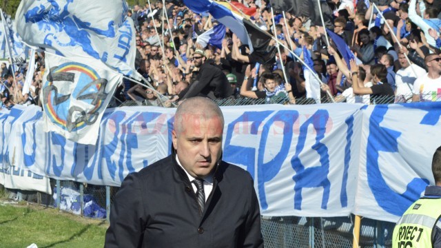 Suporterii CSU vor schimbări, managerul Felix Grigore nu-i bagă în seamă (foto: Alexandru Vîrtosu)