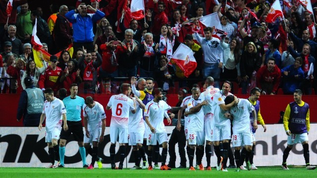 Jucătorii lui FC Sevilla au reuşit să treacă la pas de trupa lui Mircea Lucescu (foto: uefa.com)