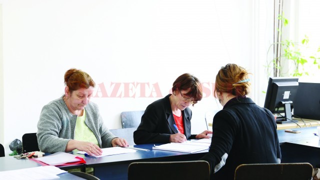 Candidați la centrul de concurs de la Liceul „George Bibescu“ din Craiova (Foto: Lucian Anghel)