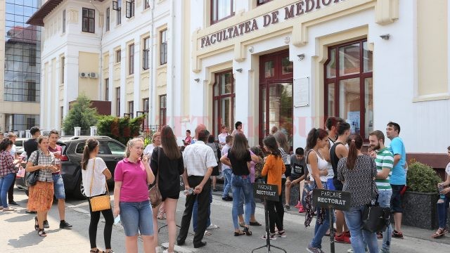 Ieri a fost ultima zi de admitere la Universitatea de Medicină și Farmacie din Craiova (Foto: Lucian Anghel)