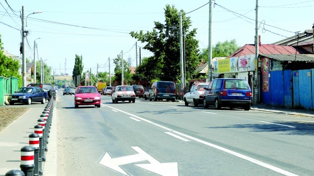Cu toate că lucrările pe strada Bariera Vâlcii s-au încheiat, recepția întârzie (Foto: Bogdan Grosu)