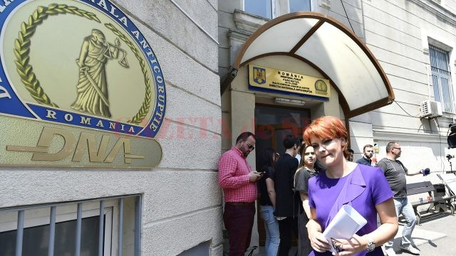 Lia Olguța Vasilescu este acuzată de comiterea a opt infracțiuni de luare de mită, spălare de bani și folosirea autorității sau influenței pentru obținerea de bani sau alte foloase necuvenite (Foto: Agerpres)
