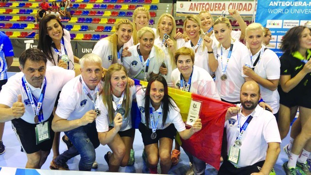 Alexandra Andrei şi Cristina Florica (rândul de jos) au făcut parte din echipa României, medaliată cu argint la Mondiale