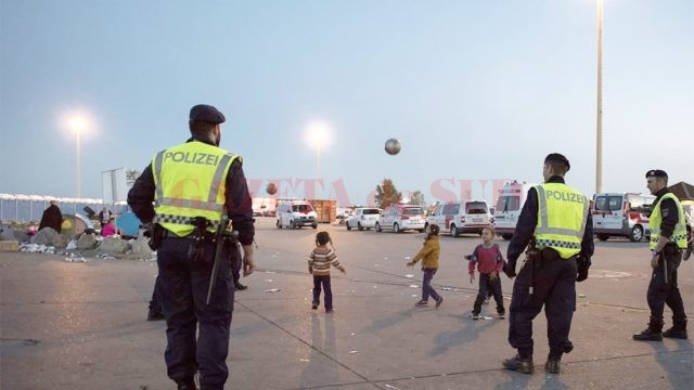 Sute de copii români sunt traficați în orașe europene unde sunt forțați să cerșească, să fure sau sunt exploatați sexual de grupări criminale (Foto: www.ziare.com)