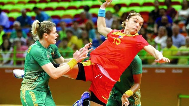 Fără nici un punct după două meciuri, Valentina Ardean Elisei şi colegele sale încearcă să învingă Muntenegru astăzi (Foto: rio2016.ro)