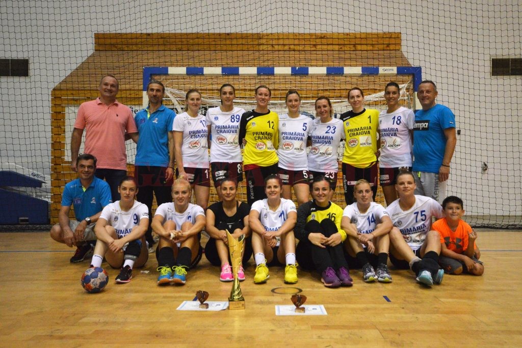 Jucătoarele de la SCM Craiova au oprit acasă trofeul (foto: Bogdan Grosu)