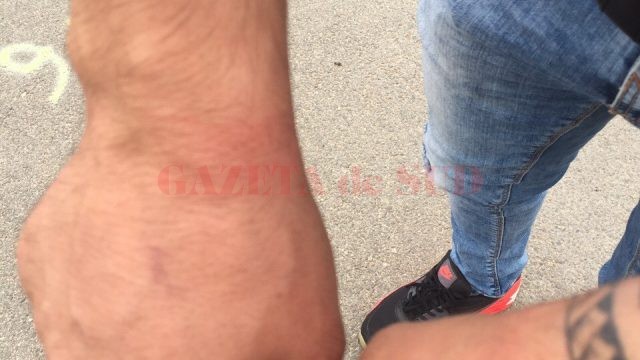 Craioveanul susține că a fost ținut încătușat aproape trei ore de polițiștii de la Secția 2