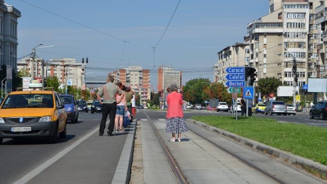  Staţie de tramvai unde va fi amenajat un astfel de adăpost pentru călători