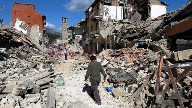 Copiii orfani după cutremurul din Italia  vor beneficia de 6.000 de euro ca ajutor de urgență (FOTO: criticarad.ro)
