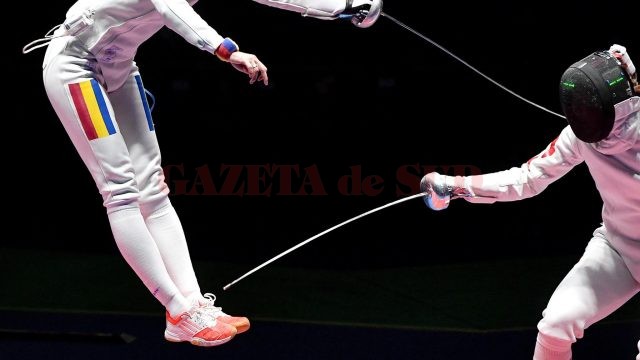 Ana Maria Popescu (stânga) a închis finala cu China cu o tuşă spectaculoasă